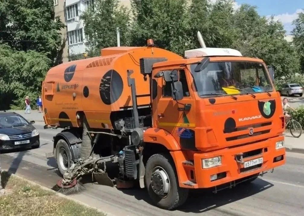 Уборка города. Коммунальные службы осуществляют работы по покосу травы, уборке скверов, поливу зеленых зон, очистке контейнерных площадок и прилегающих территорий, дорожного полотна, а также содержанию объектов... Уборка города. Коммунальные службы осуществляют работы по покосу травы, уборке скверов, поливу зеленых зон, очистке контейнерных площадок и прилегающих территорий, дорожного полотна, а также содержанию объектов...