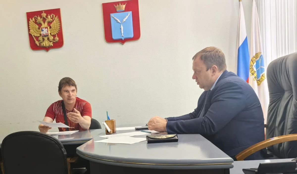 По поручению Губернатора Романа Бусаргина провел личный прием граждан По поручению Губернатора Романа Бусаргина провел личный прием граждан