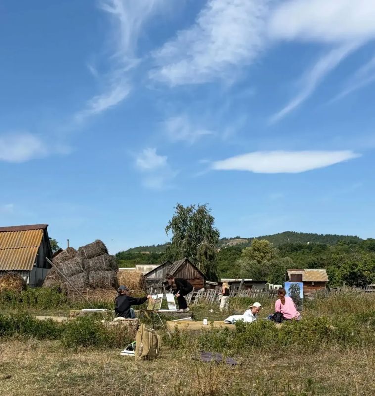 Живописные окрестности деревень Хвалынского района запечатлены на этюдах молодых художников Живописные окрестности деревень Хвалынского района запечатлены на этюдах молодых художников