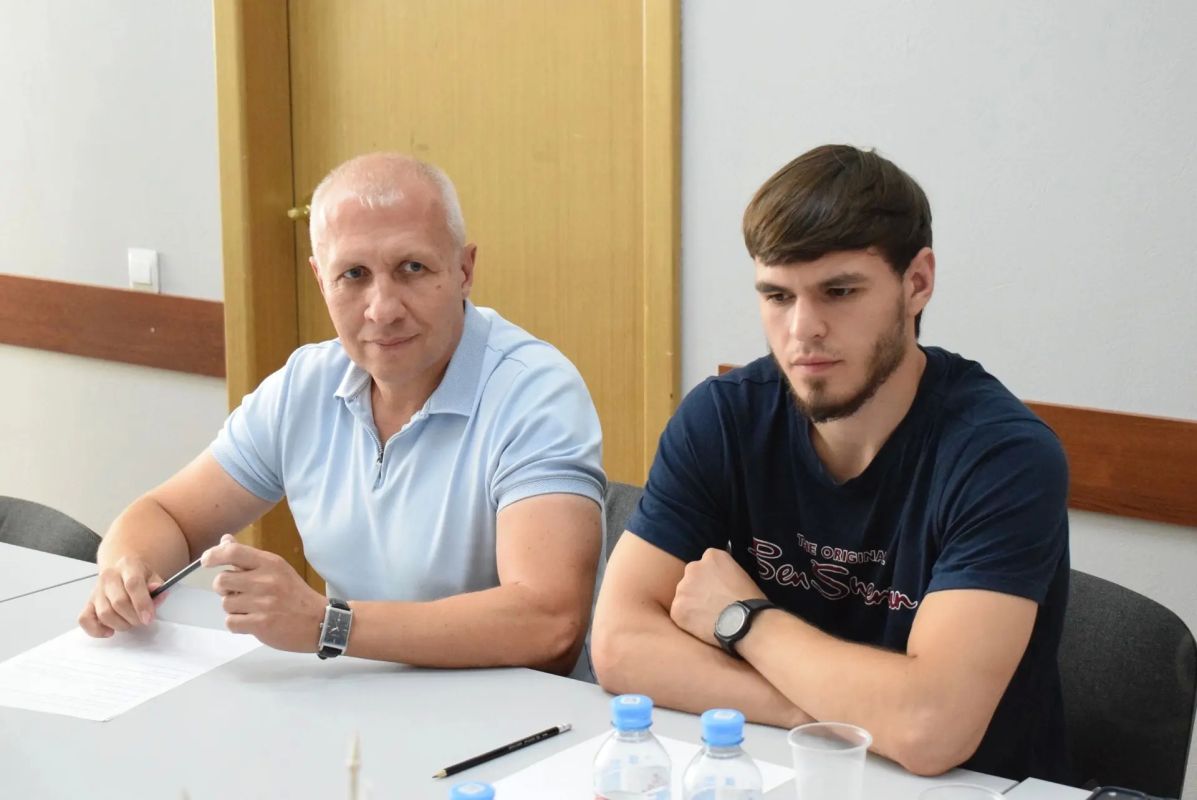 В Саратове полицейские и общественники на круглом столе подвели итоги проекта «Спорт выбор сильных» В Саратове полицейские и общественники на круглом столе подвели итоги проекта «Спорт выбор сильных»