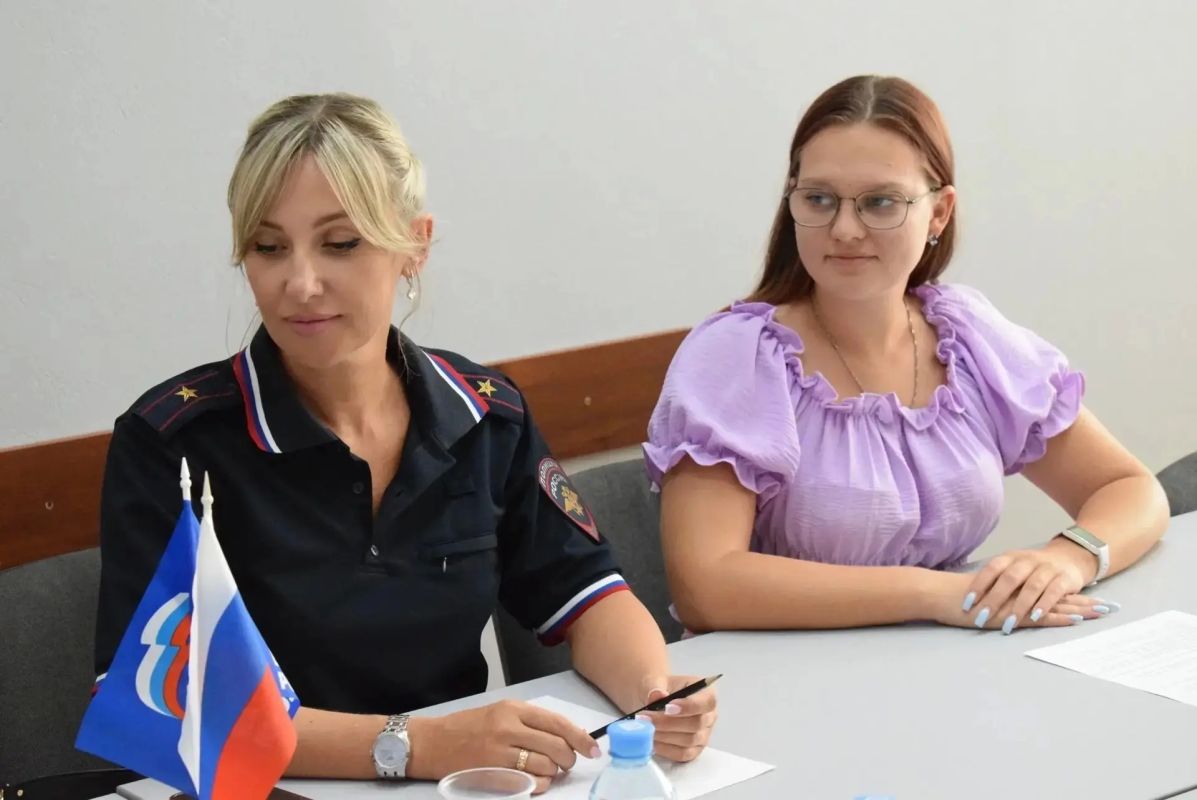 В Саратове полицейские и общественники на круглом столе подвели итоги проекта «Спорт выбор сильных» В Саратове полицейские и общественники на круглом столе подвели итоги проекта «Спорт выбор сильных»