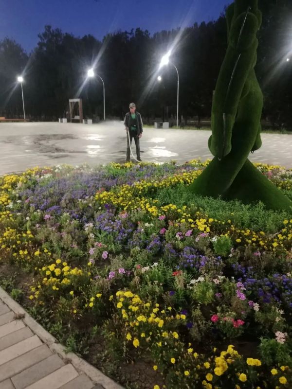 Благоустройство города ведется в ежедневном режиме Благоустройство города ведется в ежедневном режиме
