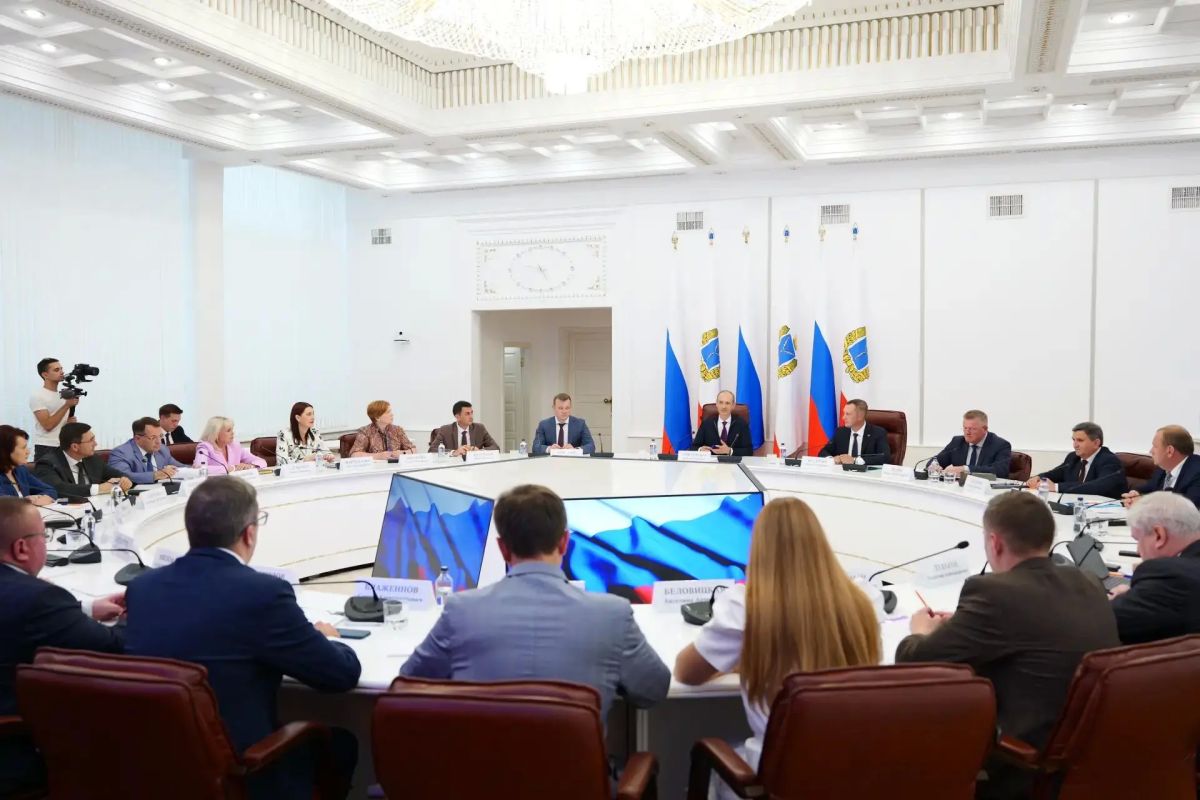 Роман Бусаргин: Сегодня Саратовскую область с рабочим визитом посещает заместитель Председателя Правительства Российской Федерации Дмитрий Юрьевич Григоренко Роман Бусаргин: Сегодня Саратовскую область с рабочим визитом посещает заместитель Председателя Правительства Российской Федерации Дмитрий Юрьевич Григоренко