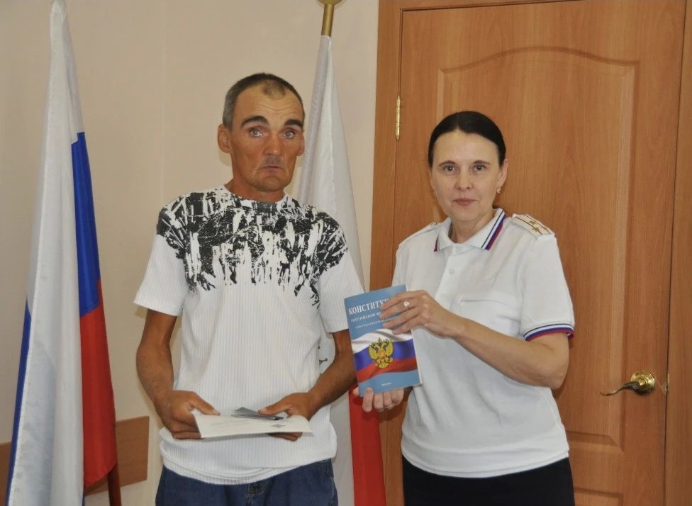 В Балаково накануне Дня Государственного флага в отделе полиции прошла торжественная церемония принесения Присяги В Балаково накануне Дня Государственного флага в отделе полиции прошла торжественная церемония принесения Присяги