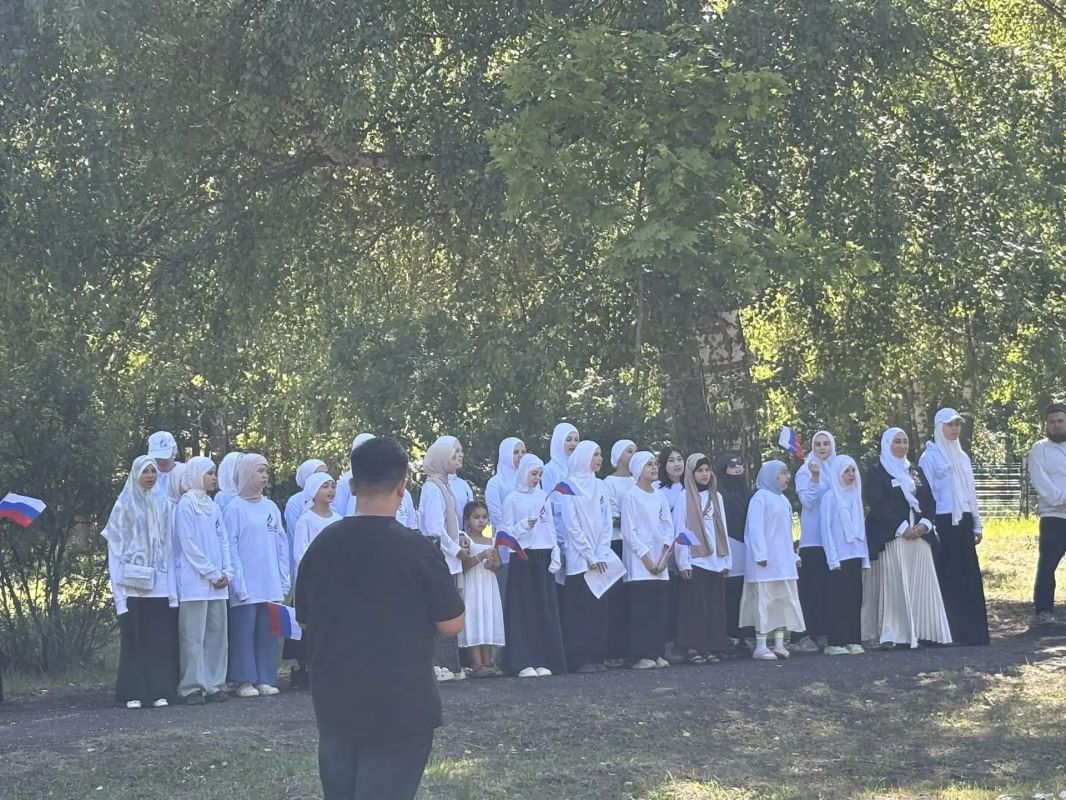 В лагере «Зеркальный» в День Государственного флага России завершились летние смены В лагере «Зеркальный» в День Государственного флага России завершились летние смены