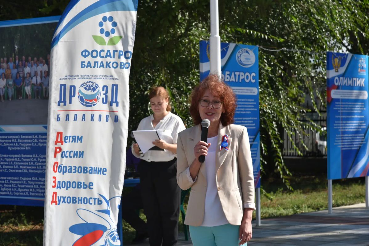 Сегодня утром у спортивного комплекса «Спортэкс» в Балаково стартовал традиционный велопробег, приуроченный ко Дню Государственного флага Российской Федерации Сегодня утром у спортивного комплекса «Спортэкс» в Балаково стартовал традиционный велопробег, приуроченный ко Дню Государственного флага Российской Федерации