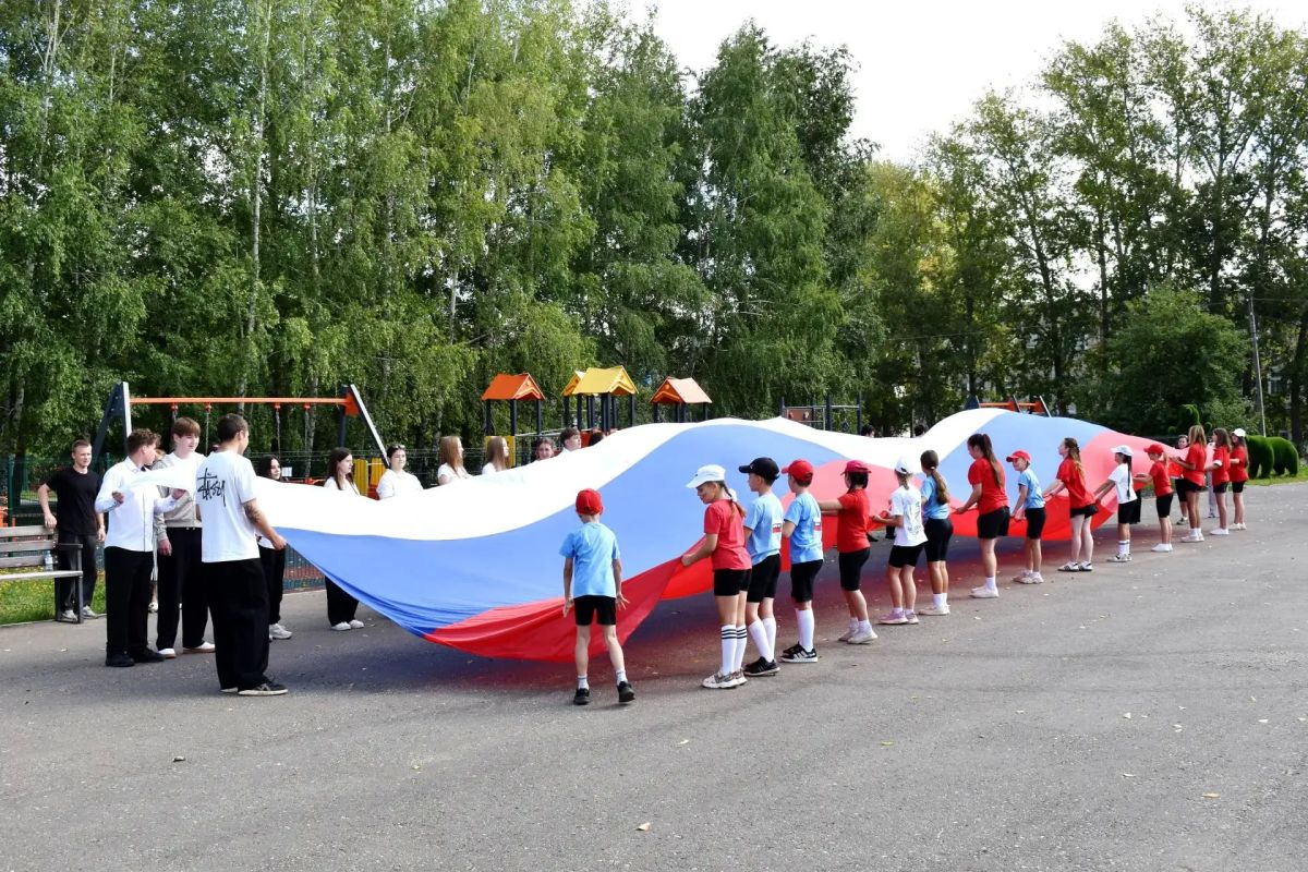В районах Саратовской области прошли мероприятия, посвященные Дню Государственного флага В районах Саратовской области прошли мероприятия, посвященные Дню Государственного флага