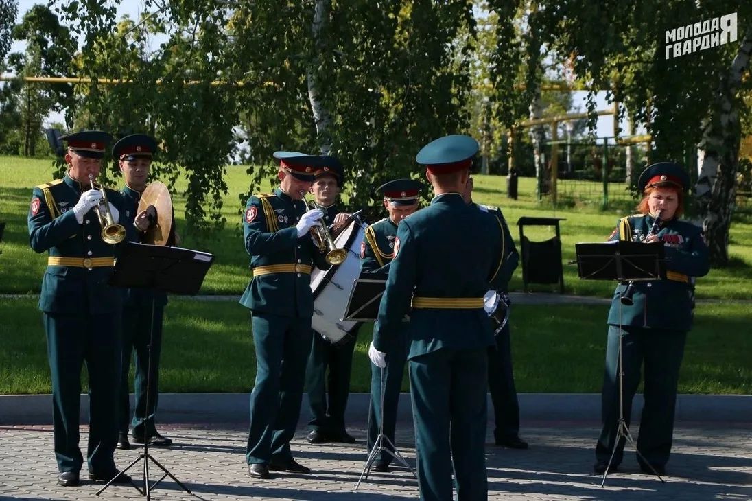 В Саратове отметили День Государственного флага России В Саратове отметили День Государственного флага России