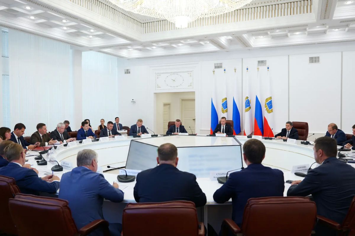 Губернатор Роман Бусаргин провел постоянно действующее совещание с заместителями председателя правительства, министрами, а также главами районов