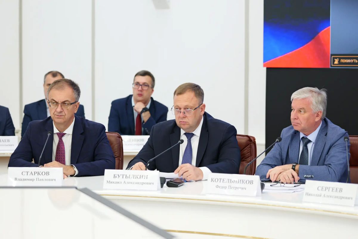 Губернатор Роман Бусаргин провел постоянно действующее совещание с заместителями председателя правительства, министрами, а также главами районов Губернатор Роман Бусаргин провел постоянно действующее совещание с заместителями председателя правительства, министрами, а также главами районов