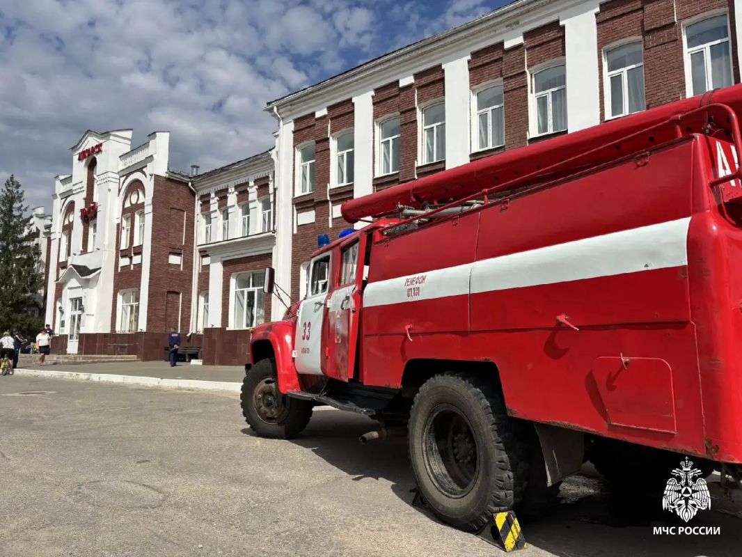 В Аткарске «тушили» железнодорожный вокзал В Аткарске «тушили» железнодорожный вокзал