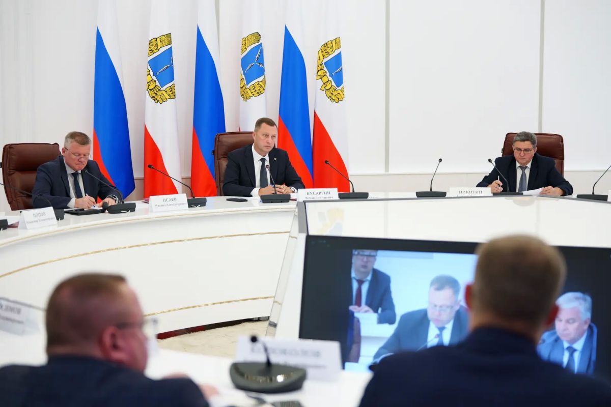 Губернатор Роман Бусаргин провел постоянно действующее совещание с заместителями председателя правительства, министрами, а также главами районов Губернатор Роман Бусаргин провел постоянно действующее совещание с заместителями председателя правительства, министрами, а также главами районов