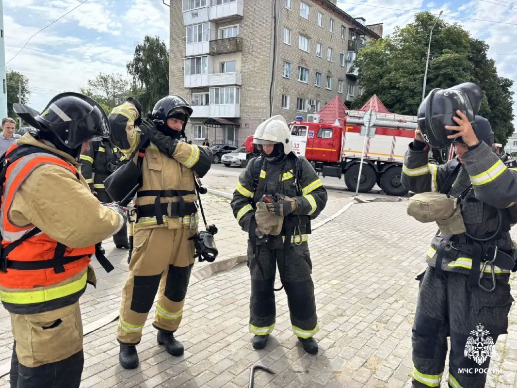В Аткарске «тушили» железнодорожный вокзал В Аткарске «тушили» железнодорожный вокзал