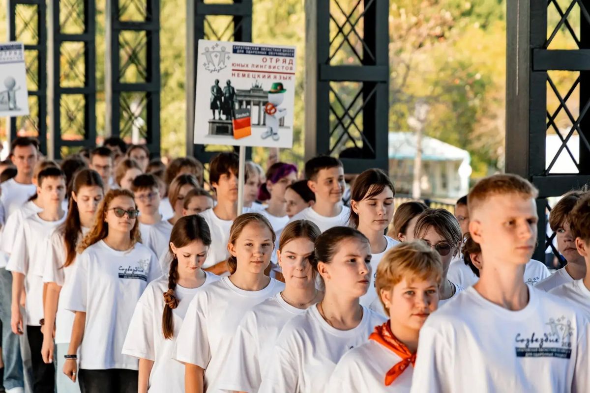 230 школьников региона стали участниками 37-й областной летней школы «Созвездие» 230 школьников региона стали участниками 37-й областной летней школы «Созвездие»