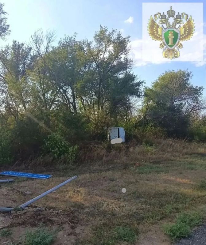 Четверо несовершеннолетних пострадали при опрокидывании маршрутки под Энгельсом Четверо несовершеннолетних пострадали при опрокидывании маршрутки под Энгельсом
