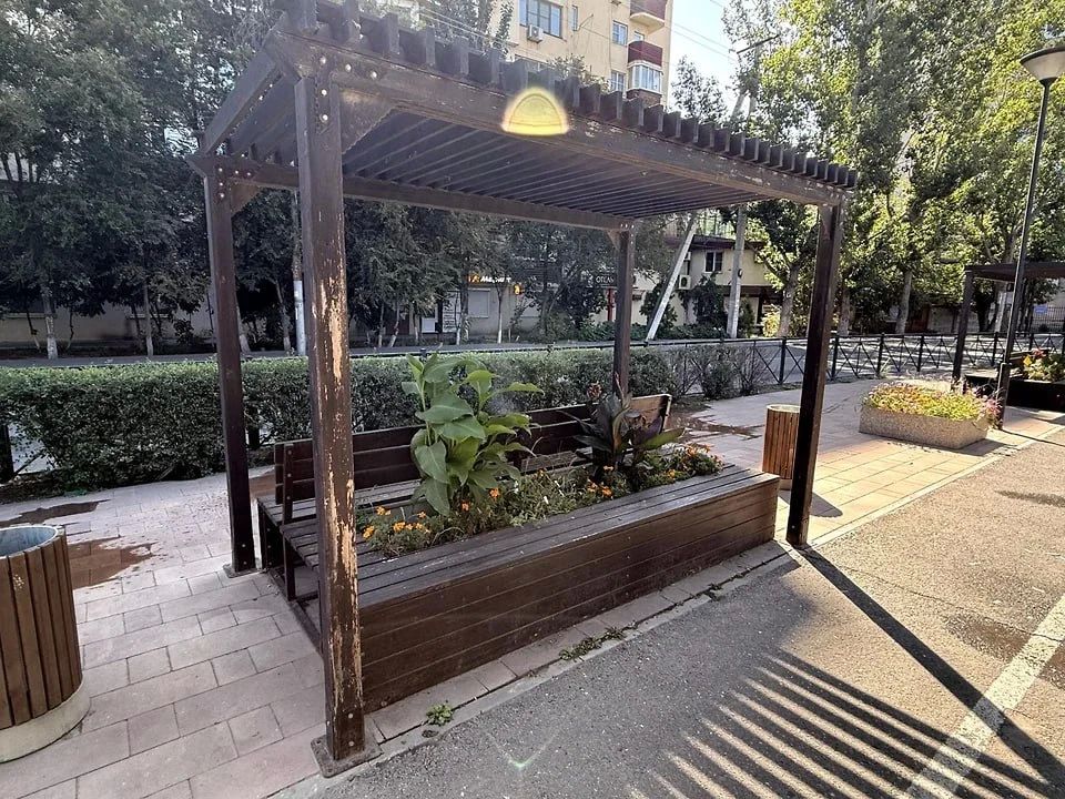 В Астрахани на отремонтированных участках Комсомольской набережной ржавеют качели, сломаны тренажеры и интерактивные элементы, не работают фонтаны В Астрахани на отремонтированных участках Комсомольской набережной ржавеют качели, сломаны тренажеры и интерактивные элементы, не работают фонтаны