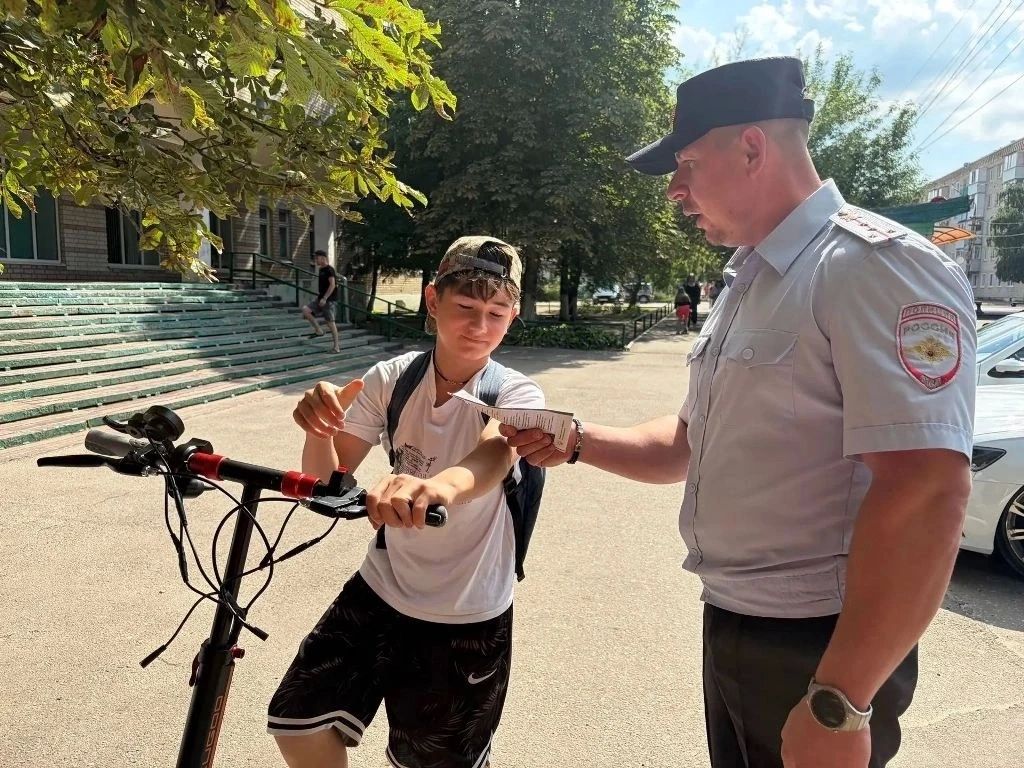 В Петровске полицейские и общественники провели профилактическую акцию «Цена поступка» В Петровске полицейские и общественники провели профилактическую акцию «Цена поступка»