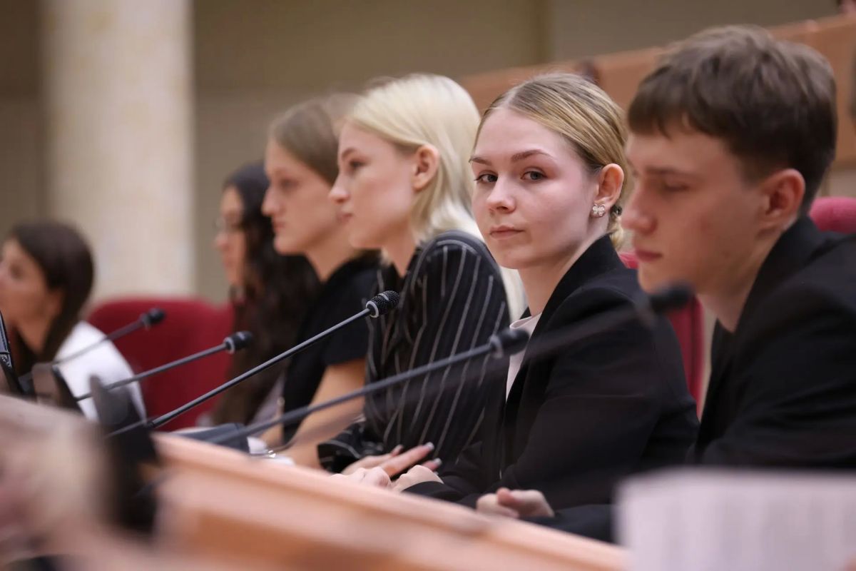 Курсантов военных вузов хотят включать в Молодежный парламент при Саратовской областной Думе Курсантов военных вузов хотят включать в Молодежный парламент при Саратовской областной Думе