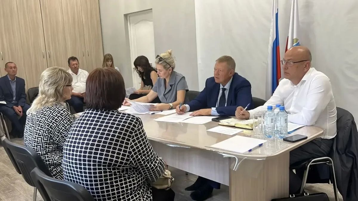 В администрации Красноармейского района состоялся личный прием граждан по вопросам ЖКХ