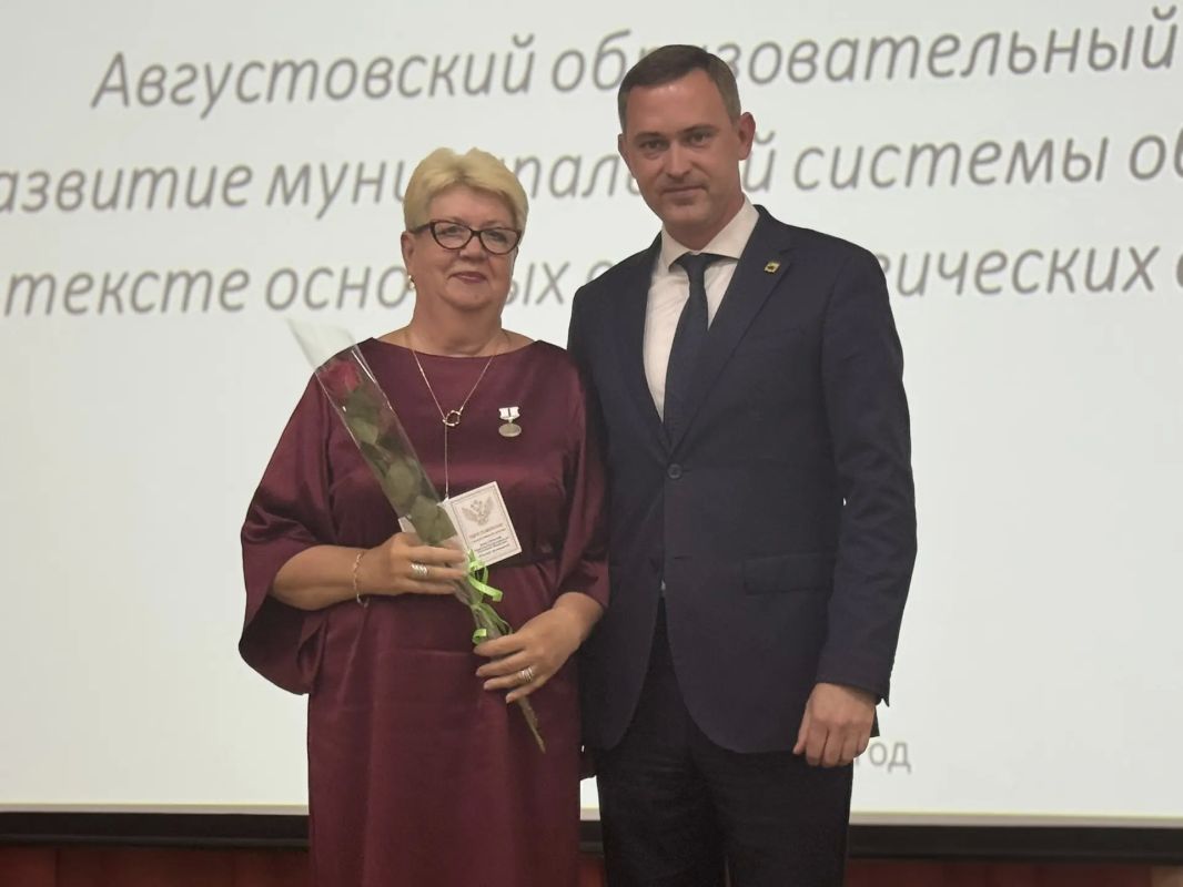 На ежегодном Августовском форуме традиционно подвели итоги работы образовательных учреждений Энгельсского района и определили задачи на предстоящий учебный год На ежегодном Августовском форуме традиционно подвели итоги работы образовательных учреждений Энгельсского района и определили задачи на предстоящий учебный год