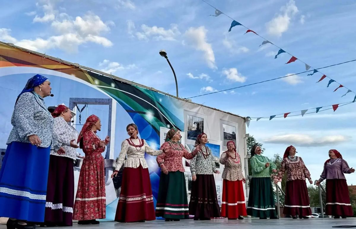 «Энгельс. Мой город, моя семья!» — праздник пришёл сразу в пять микрорайонов! «Энгельс. Мой город, моя семья!» — праздник пришёл сразу в пять микрорайонов!