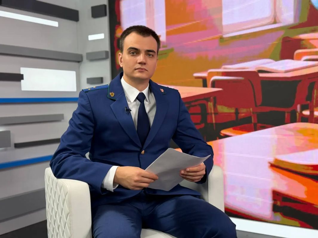 Прокурор отдела по надзору за исполнением законов о несовершеннолетних и молодежи Даниил Лата стал гостем программы «Право знать» Прокурор отдела по надзору за исполнением законов о несовершеннолетних и молодежи Даниил Лата стал гостем программы «Право знать»