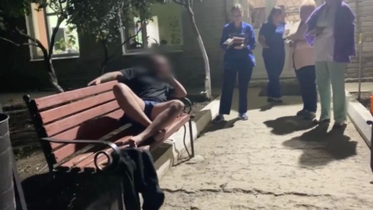Пьяный водитель показал трусы после погони в Саратове Пьяный водитель показал трусы после погони в Саратове