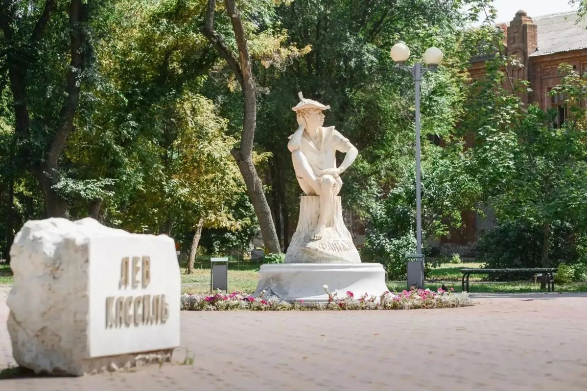 Роман Бусаргин: Уважаемые жители города Энгельса, поздравляю вас с Днем города Роман Бусаргин: Уважаемые жители города Энгельса, поздравляю вас с Днем города