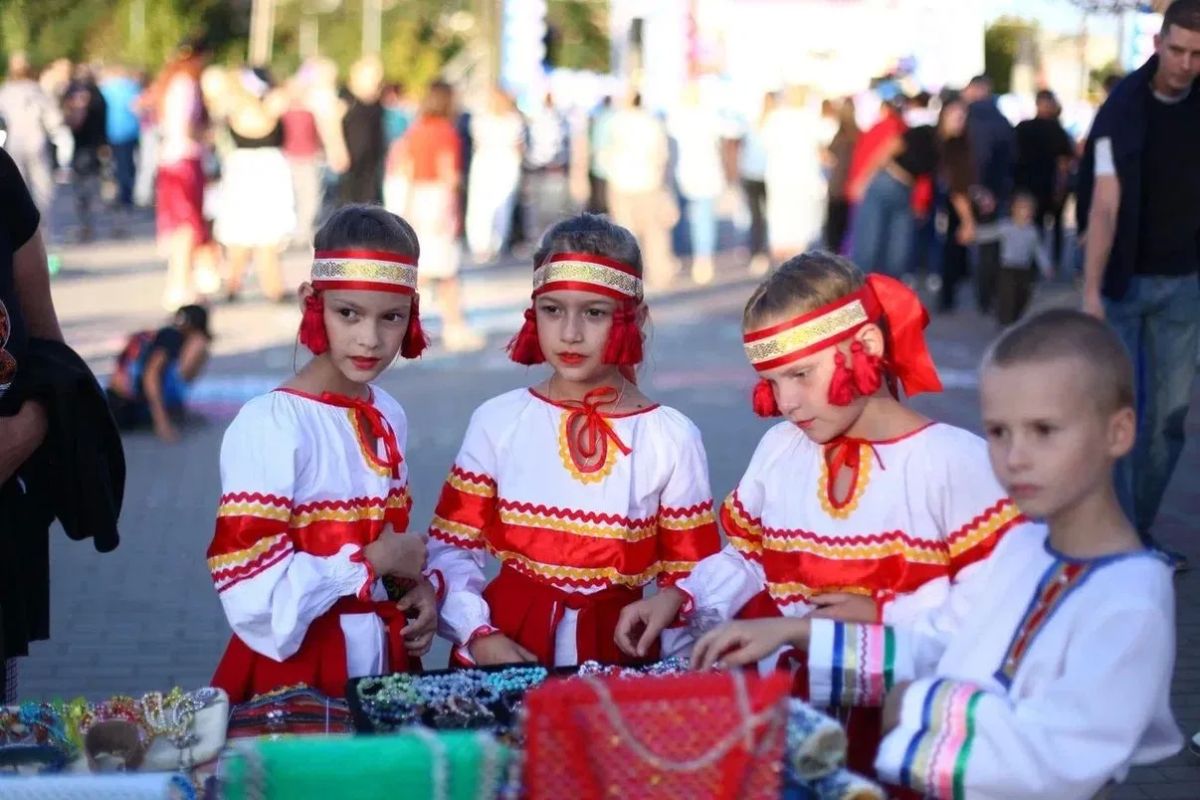 В сквере имени С.Е. Горевского прошла праздничная программа «Мой город — моя гордость!», приуроченная к 279й годовщине со дня основания ПокровскаЭнгельса В сквере имени С.Е. Горевского прошла праздничная программа «Мой город — моя гордость!», приуроченная к 279й годовщине со дня основания ПокровскаЭнгельса