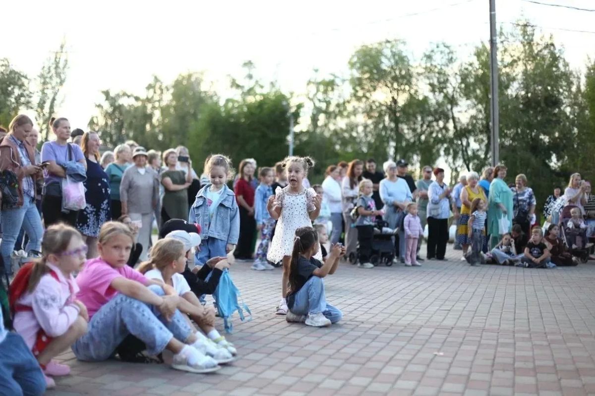 В сквере имени С.Е. Горевского прошла праздничная программа «Мой город — моя гордость!», приуроченная к 279й годовщине со дня основания ПокровскаЭнгельса В сквере имени С.Е. Горевского прошла праздничная программа «Мой город — моя гордость!», приуроченная к 279й годовщине со дня основания ПокровскаЭнгельса