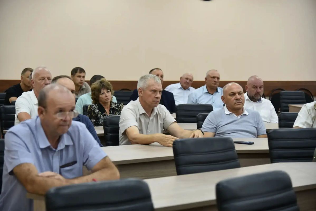 Провели встречу с сельхозтоваропроизводителями Балаковского района Провели встречу с сельхозтоваропроизводителями Балаковского района