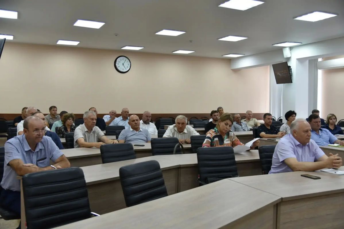Провели встречу с сельхозтоваропроизводителями Балаковского района Провели встречу с сельхозтоваропроизводителями Балаковского района