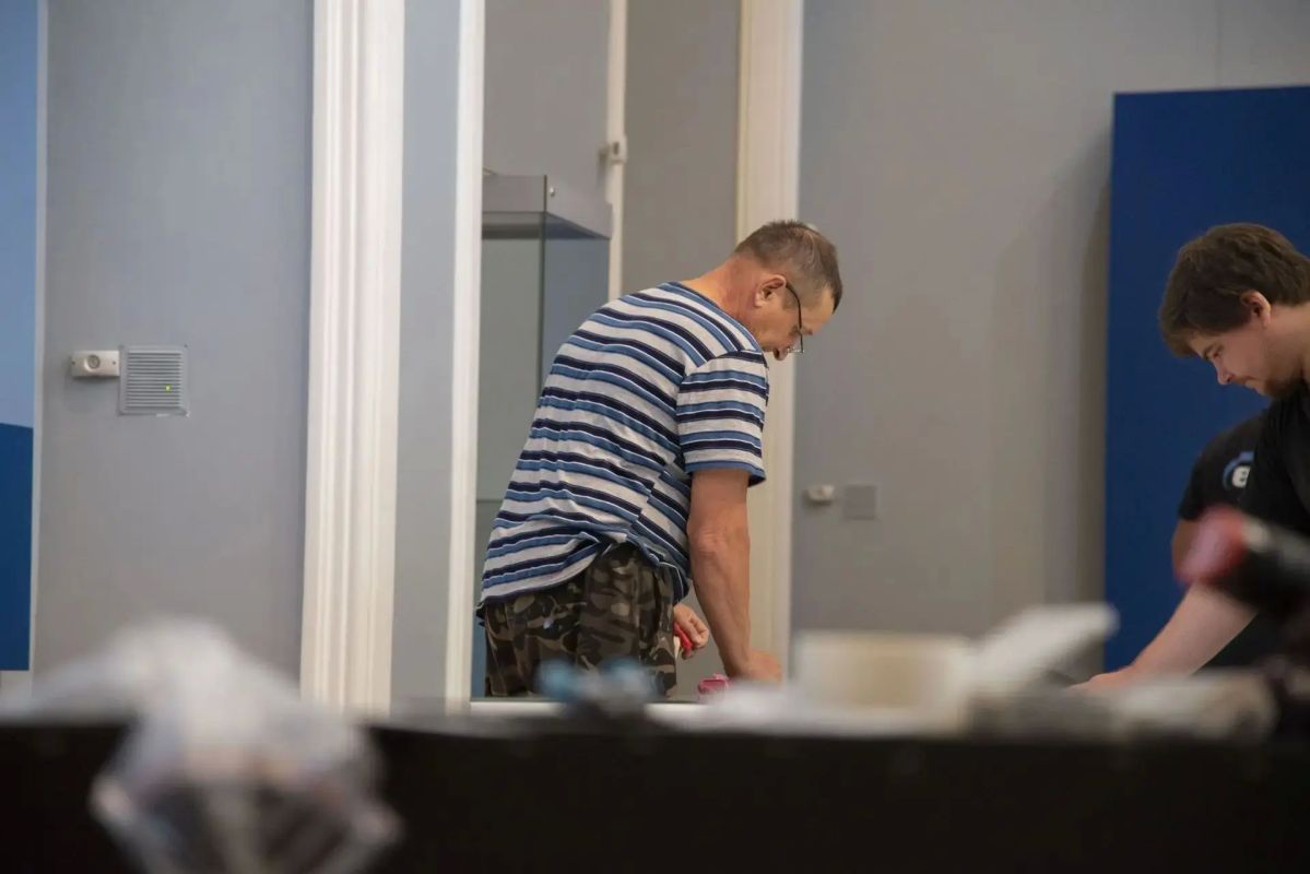 В Радищевском музее идет монтаж выставки «Флоту быть!» В Радищевском музее идет монтаж выставки «Флоту быть!»