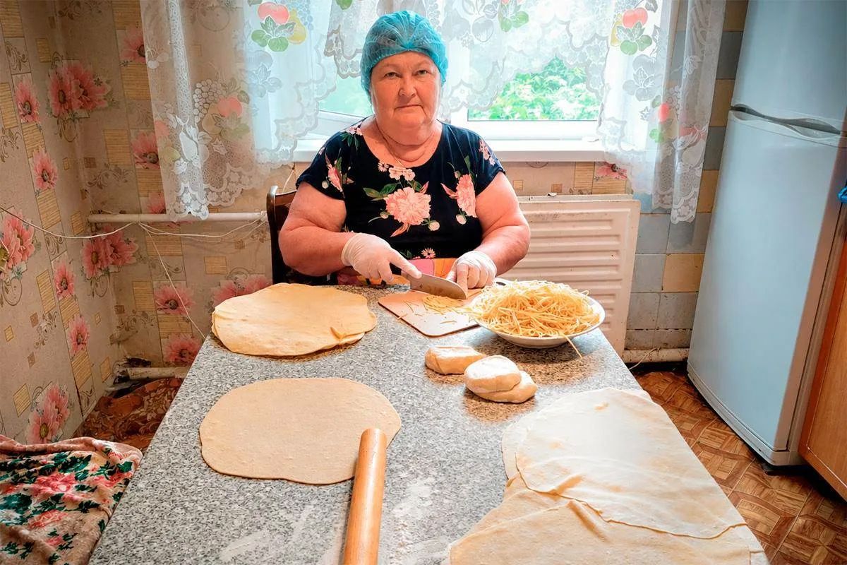 Жительницы села Даниловка Саратовской области приготовили домашнюю лапшу для бойцов Жительницы села Даниловка Саратовской области приготовили домашнюю лапшу для бойцов