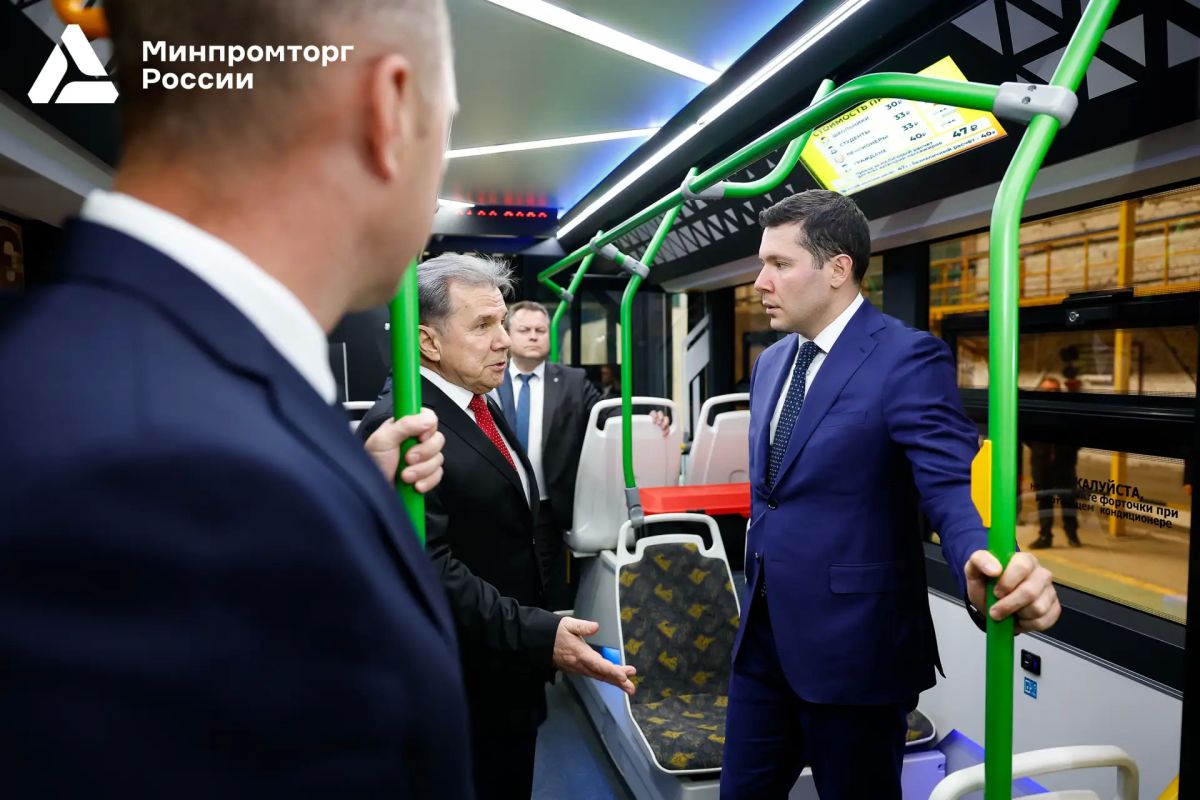 Антон Алиханов провел рабочую встречу с губернатором Саратовской области Романом Бусаргиным Антон Алиханов провел рабочую встречу с губернатором Саратовской области Романом Бусаргиным