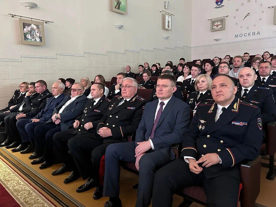 Сергей Лебедев поздравил победителей Всероссийского конкурса профмастерства среди следователей МВД России Сергей Лебедев поздравил победителей Всероссийского конкурса профмастерства среди следователей МВД России