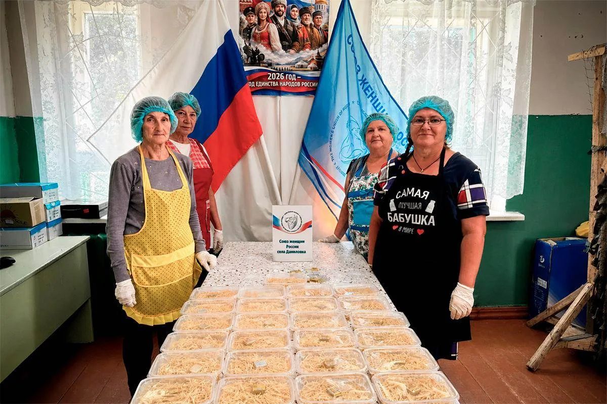 Жительницы села Даниловка Саратовской области приготовили домашнюю лапшу для бойцов Жительницы села Даниловка Саратовской области приготовили домашнюю лапшу для бойцов