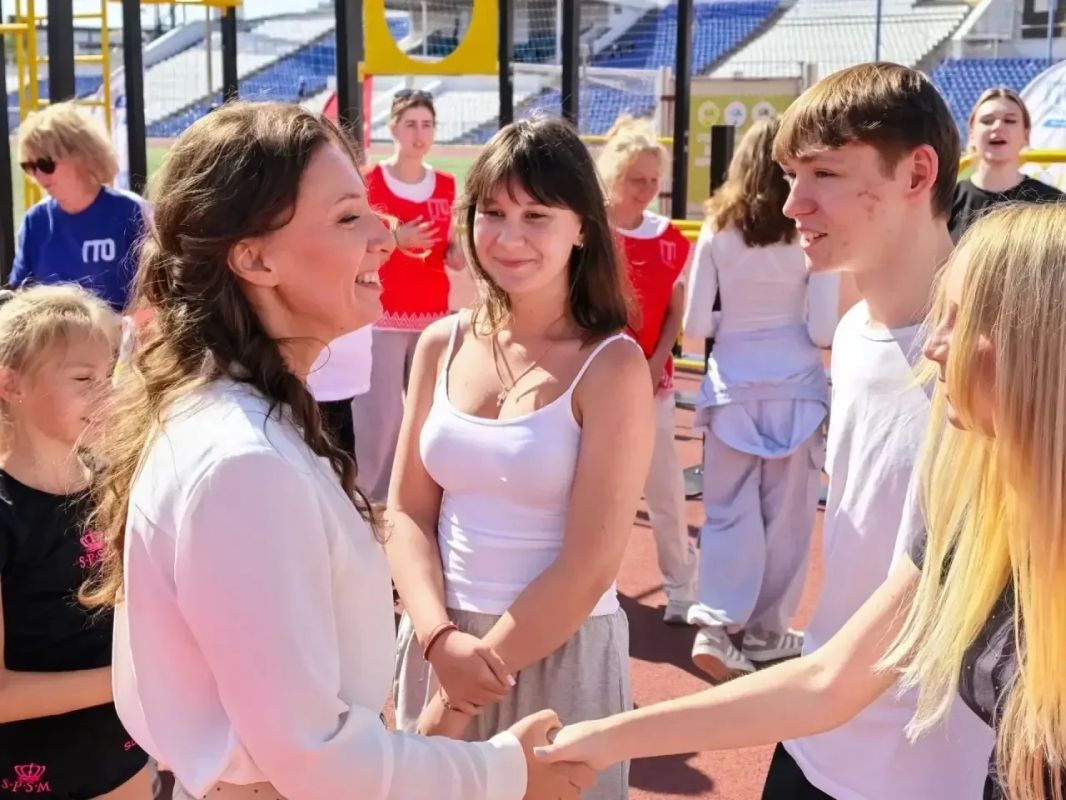 Анна Кузнецова: Мобильный комплекс для выполнения нормативов ГТО в действии - наш проект «Новая высота» развивается в Саратовской области Анна Кузнецова: Мобильный комплекс для выполнения нормативов ГТО в действии - наш проект «Новая высота» развивается в Саратовской области