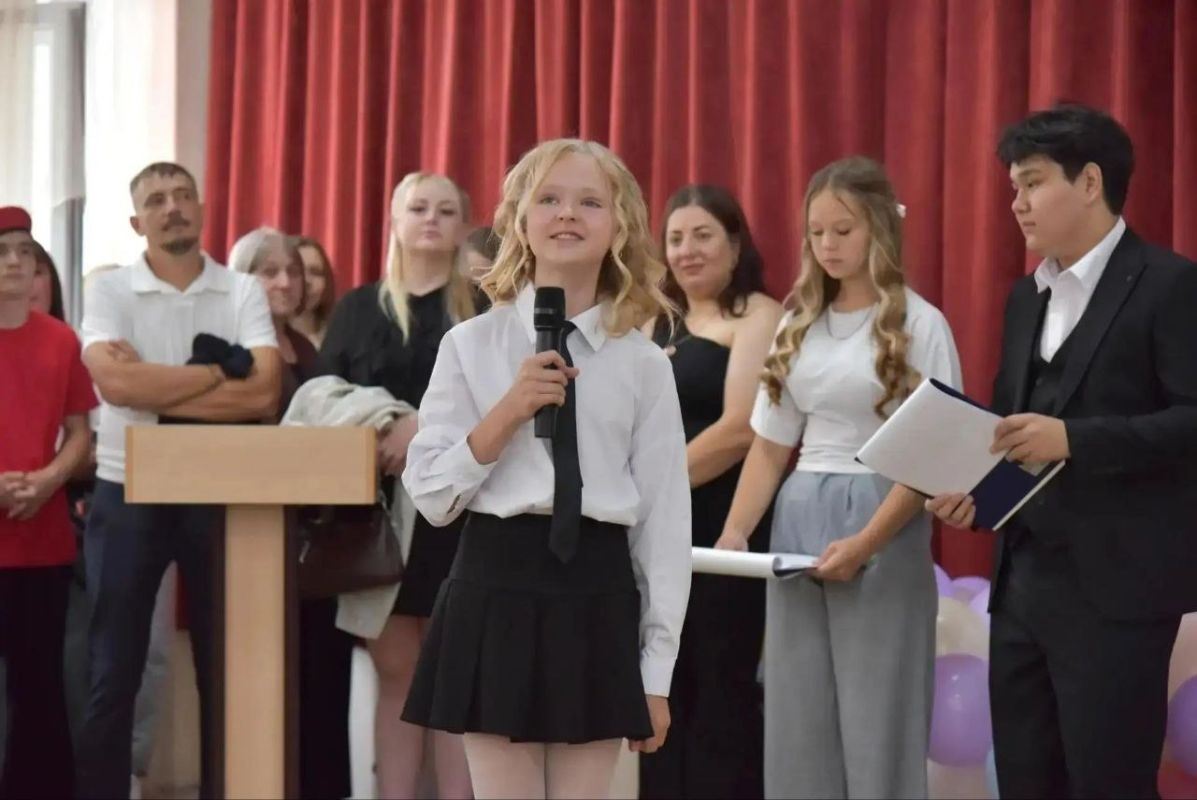 Сегодня школьники и студенты спешат в свои учебные заведения на торжественные линейки Сегодня школьники и студенты спешат в свои учебные заведения на торжественные линейки