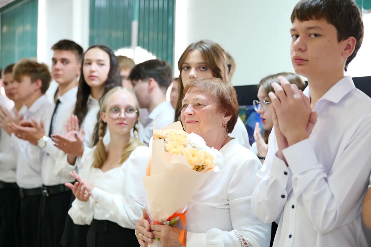 Роман Бусаргин: В День знаний приехал поздравить учащихся и педагогов лицея № 24 имени Марины Расковой Роман Бусаргин: В День знаний приехал поздравить учащихся и педагогов лицея № 24 имени Марины Расковой