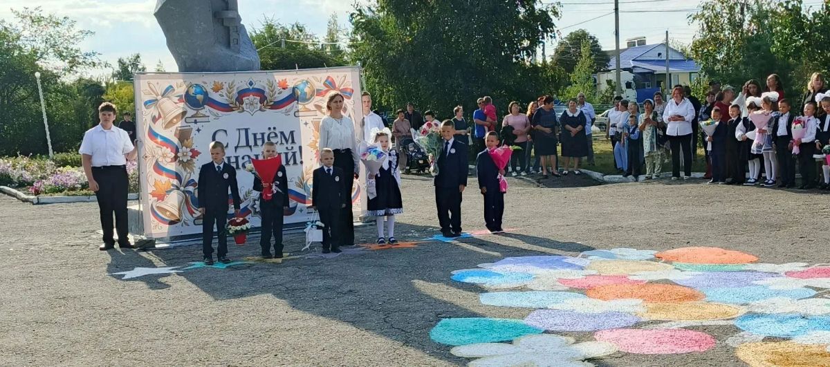Сегодня поздравил с началом нового учебного года учеников школы села Идолга Татищевского района Сегодня поздравил с началом нового учебного года учеников школы села Идолга Татищевского района