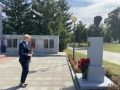В Шиханах депутат областной думы (фракция «Единая Россия») Антонина Галяшкина возложила цветы к бюсту Героя России, старшего сержанта Александра Потапова