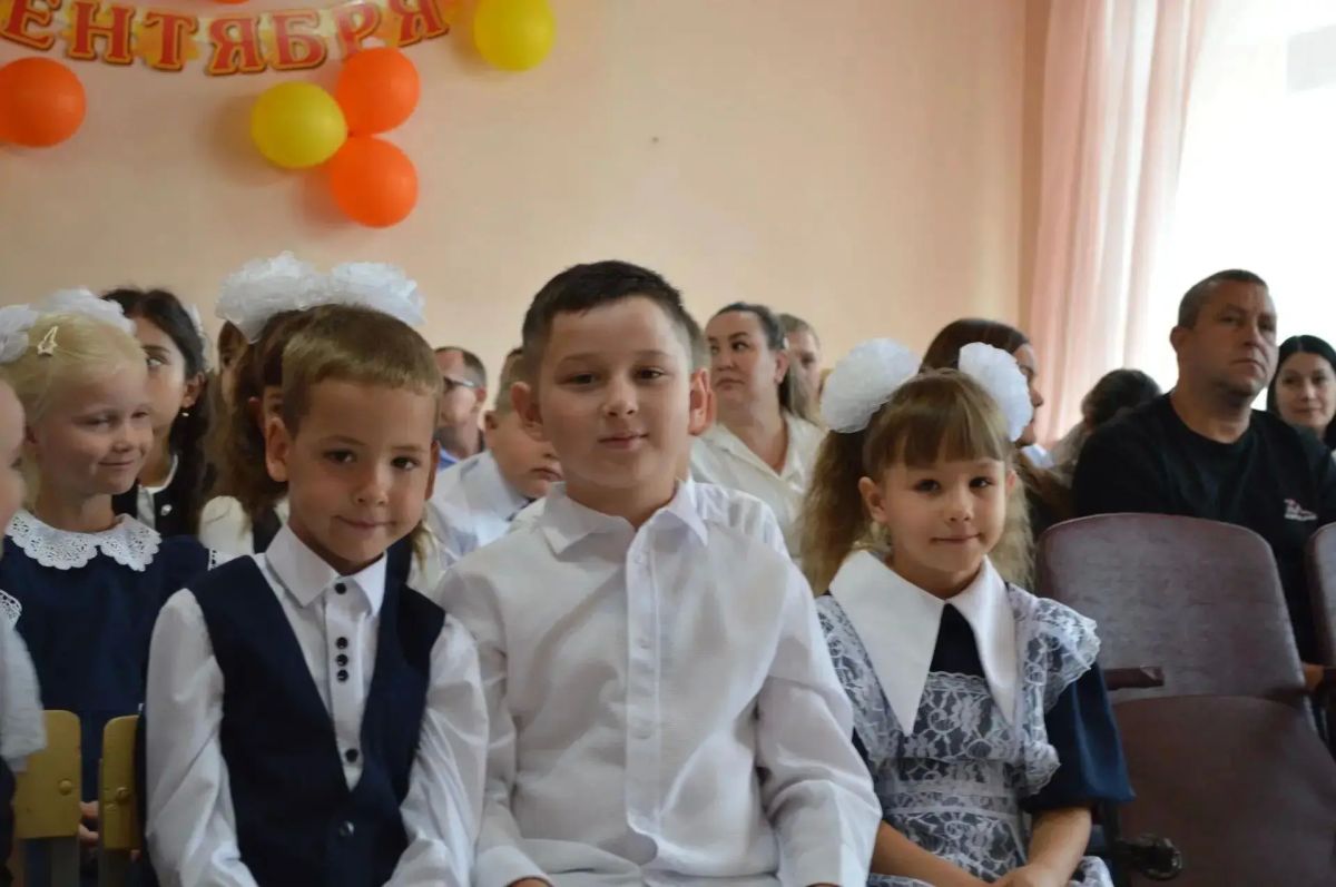 В школах Балаково и района прошли праздничные линейки В школах Балаково и района прошли праздничные линейки
