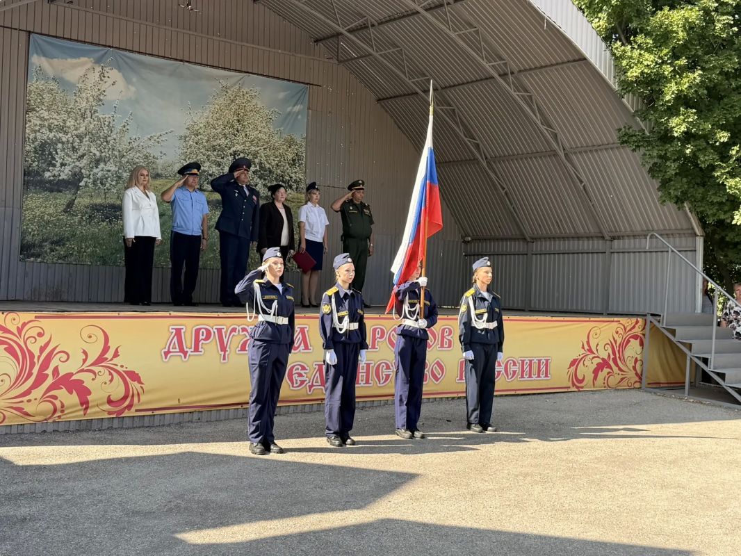 Представители следственного управления приняли участие в торжественных мероприятиях, посвящённых Дню знаний Представители следственного управления приняли участие в торжественных мероприятиях, посвящённых Дню знаний