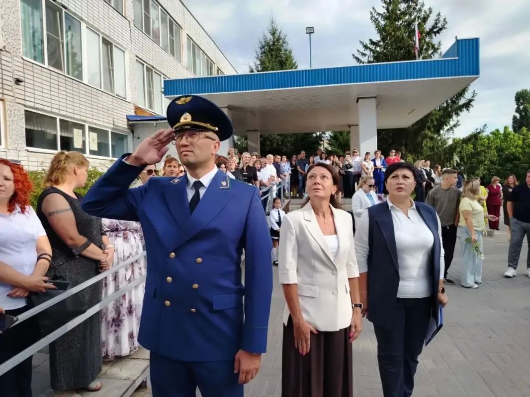В Марксе, Петровске и Заводском районе Саратова работники прокуратуры приняли участие в мероприятиях ко Дню знаний В Марксе, Петровске и Заводском районе Саратова работники прокуратуры приняли участие в мероприятиях ко Дню знаний
