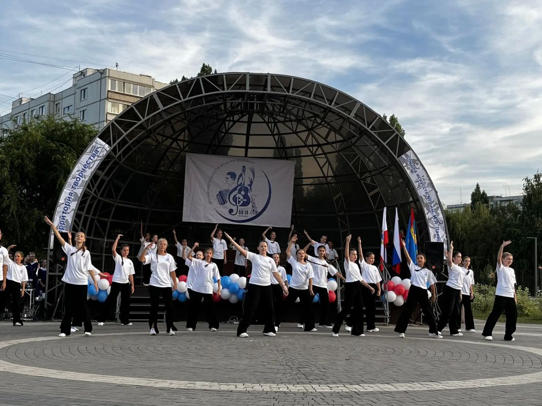 В центральном парке Балаково прошел праздничный концерт ко Дню города В центральном парке Балаково прошел праздничный концерт ко Дню города