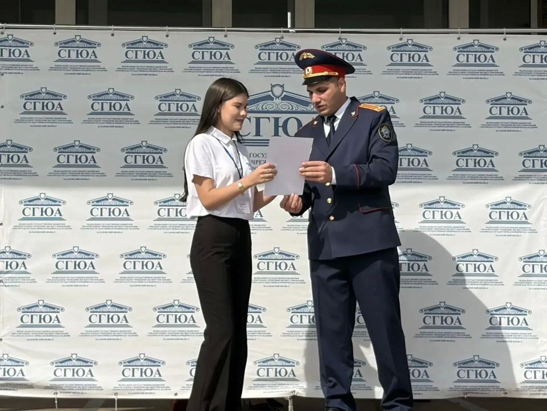 Сотрудники следственного управления СК России по Саратовской области приняли участие в торжественном мероприятии, посвящённом Дню знаний в Балаковском филиале СГЮА Сотрудники следственного управления СК России по Саратовской области приняли участие в торжественном мероприятии, посвящённом Дню знаний в Балаковском филиале СГЮА
