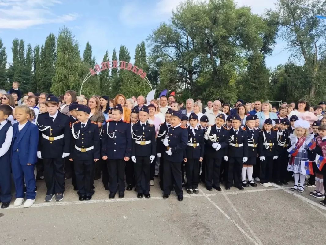 В Лысогорском, Турковском, Духовницком и Самойловском районах работники прокуратуры приняли участие в мероприятиях ко Дню знаний В Лысогорском, Турковском, Духовницком и Самойловском районах работники прокуратуры приняли участие в мероприятиях ко Дню знаний