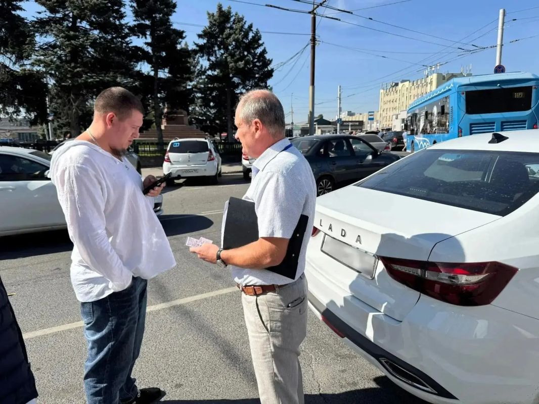 Минтранс региона провел рейд по соблюдению законодательства в сфере таксомоторных перевозок Минтранс региона провел рейд по соблюдению законодательства в сфере таксомоторных перевозок
