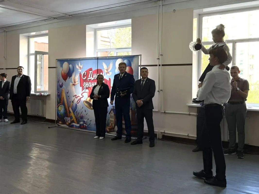 В Саратове и Дергачевском районе прокуроры приняли участие в мероприятиях ко Дню знаний В Саратове и Дергачевском районе прокуроры приняли участие в мероприятиях ко Дню знаний